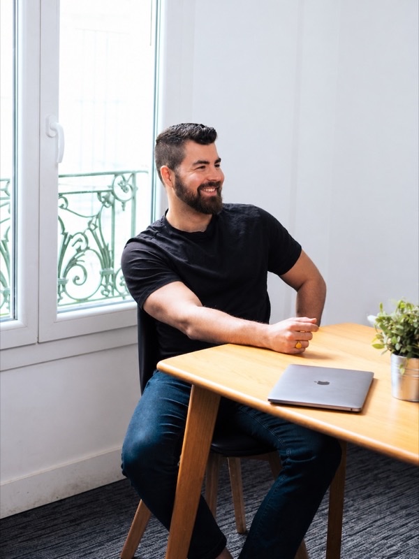 Portrait d'Enrick Pellegrin, consultant SEO